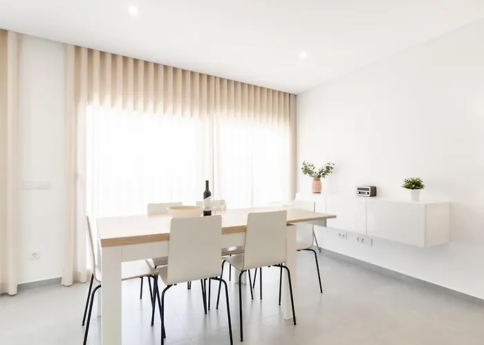Apartment North Breeze - 2 Bedroom With Rooftop Pool