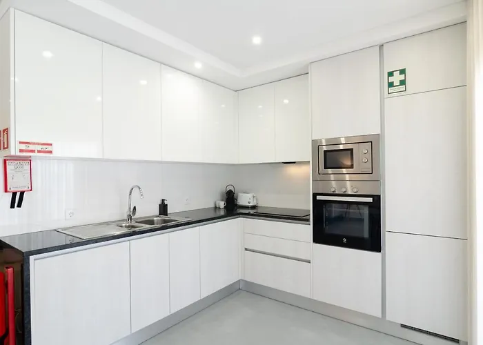 North Breeze - 2 Bedroom With Rooftop Pool Apartment *