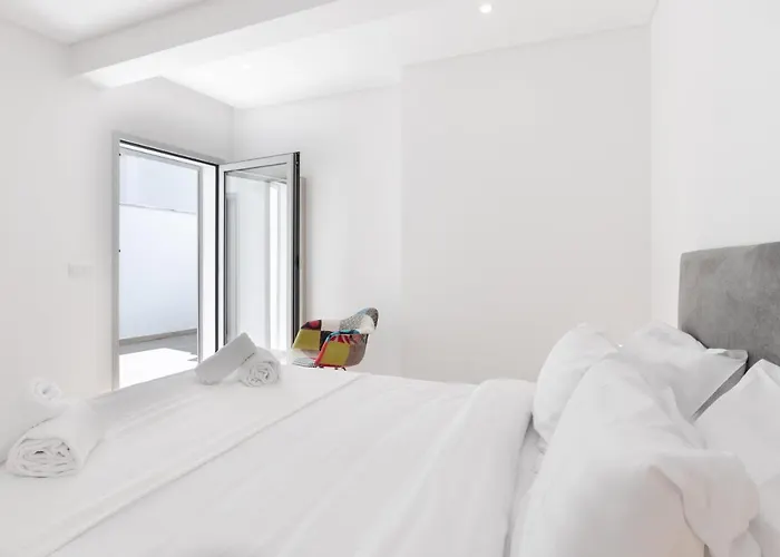 North Breeze - 2 Bedroom With Rooftop Pool Apartment Nazaré