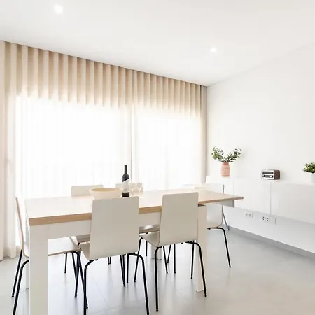 Lejlighed North Breeze - 2 Bedroom With Rooftop Pool